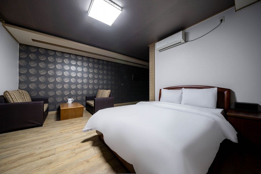 F-one Hotel Premium Double Room 2