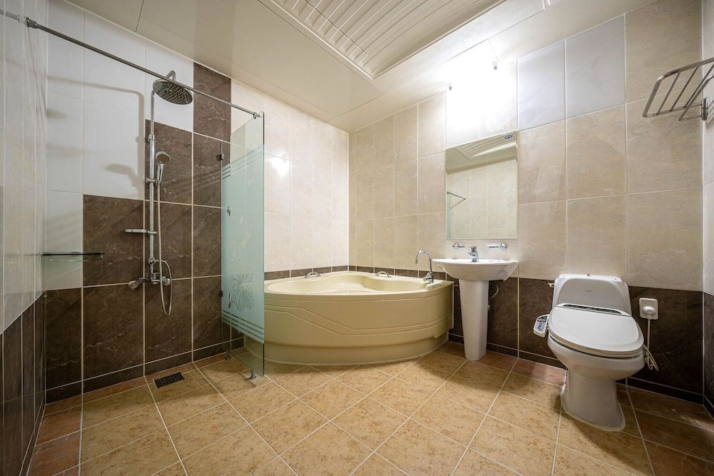 F-one Hotel Premium Double Room 5