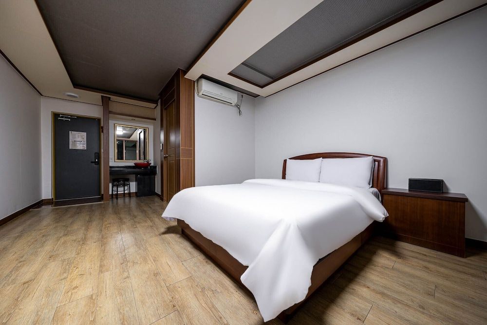 F-one Hotel Standard Double Room 2