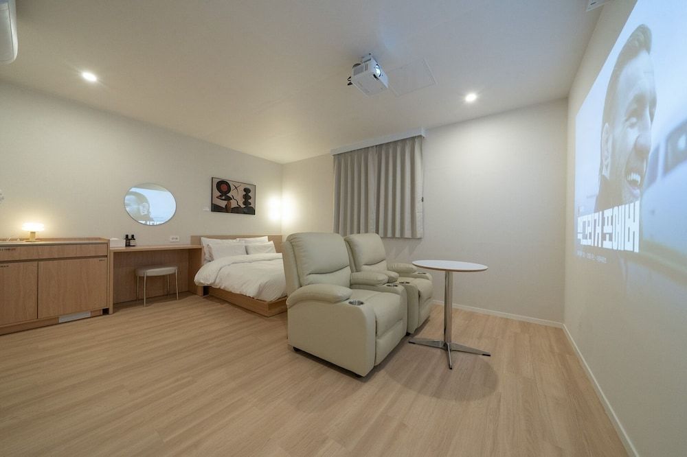 Anook Hotel Ilsan Movie 8