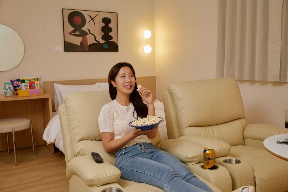 Anook Hotel Ilsan Movie 9