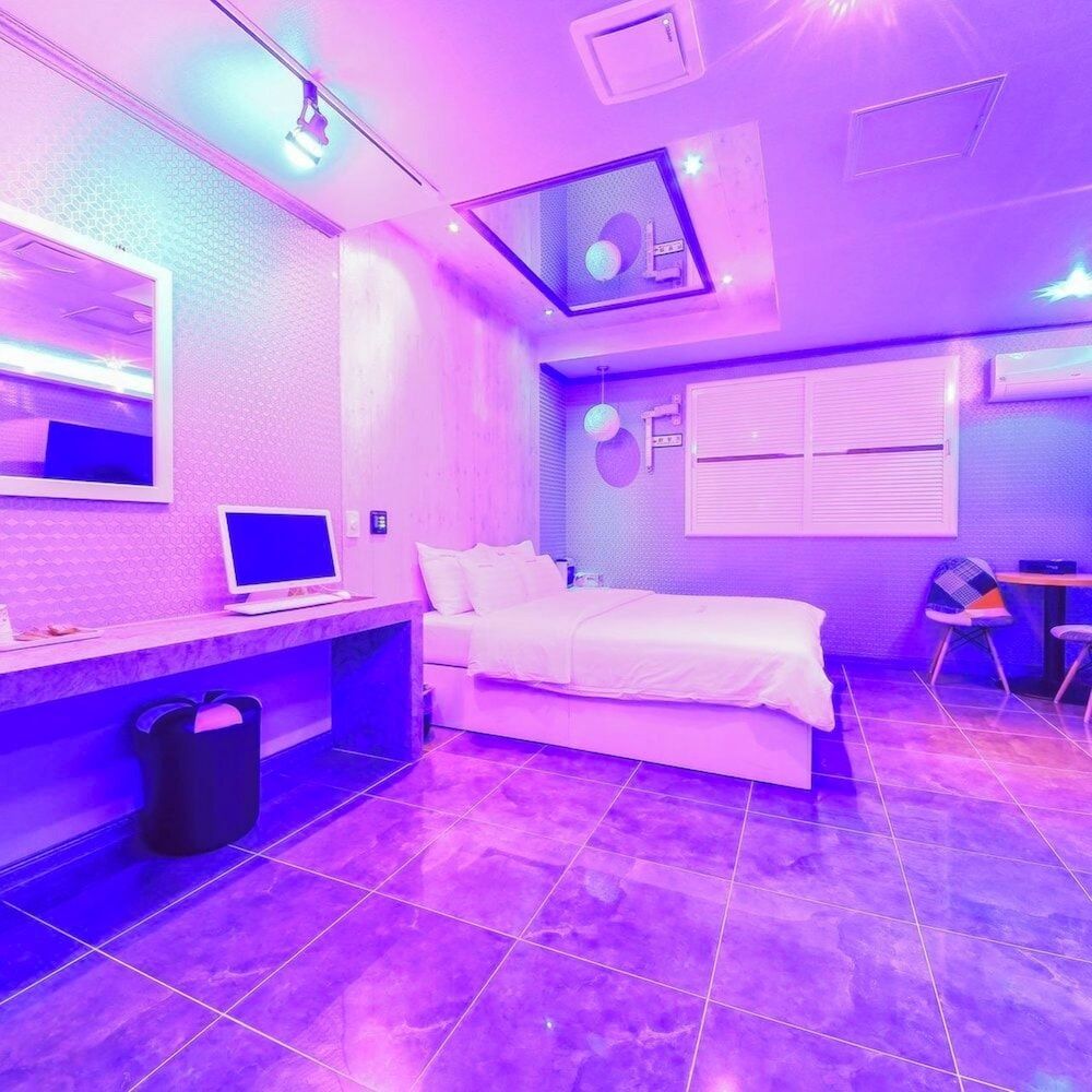 Rambo Drive in Deluxe Room 7