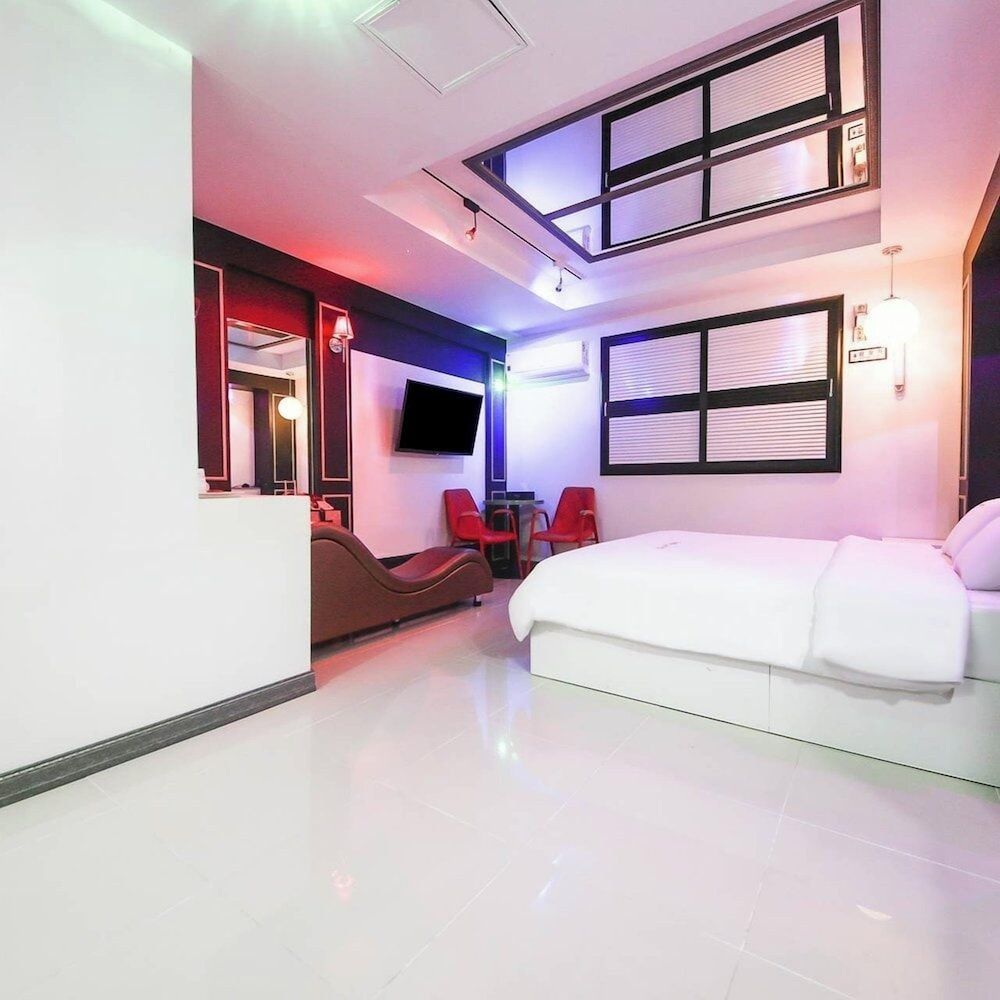 Rambo Drive in Deluxe Room 3