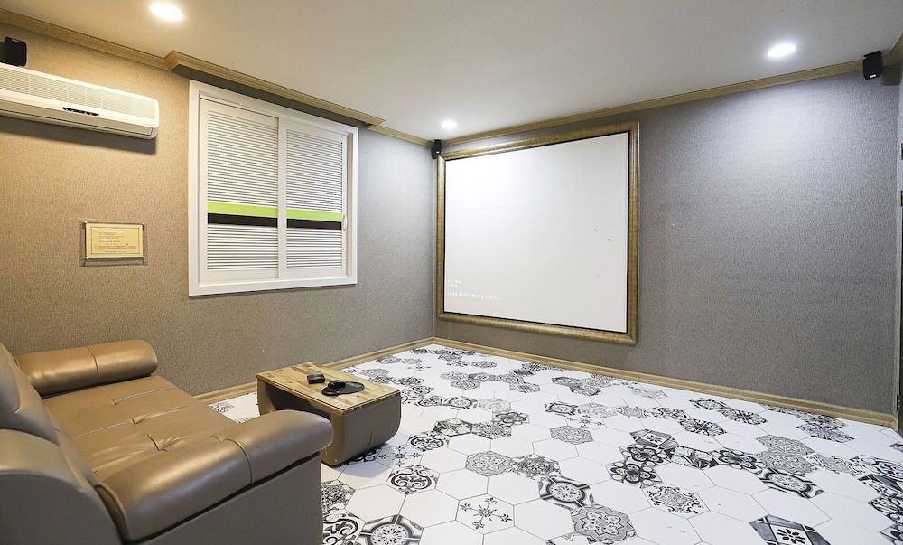 Tiffany Self Check-in Hotel Superior Room 12