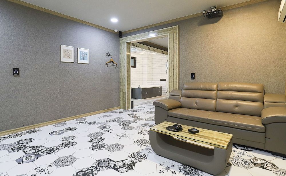 Tiffany Self Check-in Hotel Superior Room 11