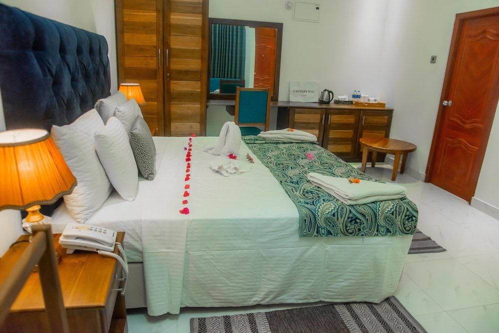 Royal Reach Udawalawe Deluxe Double Room, Pool View 5