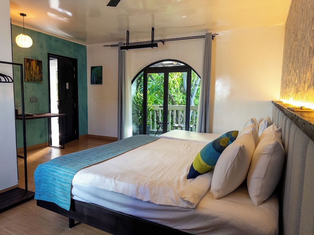Zinnia Villa Deluxe Double or Twin Room, Balcony, Pool View 11