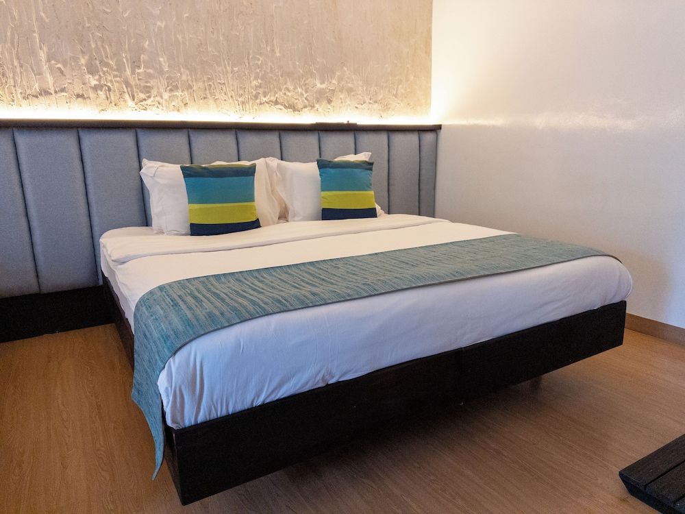 Zinnia Villa Family Double or Twin Room, Balcony, Pool View 11