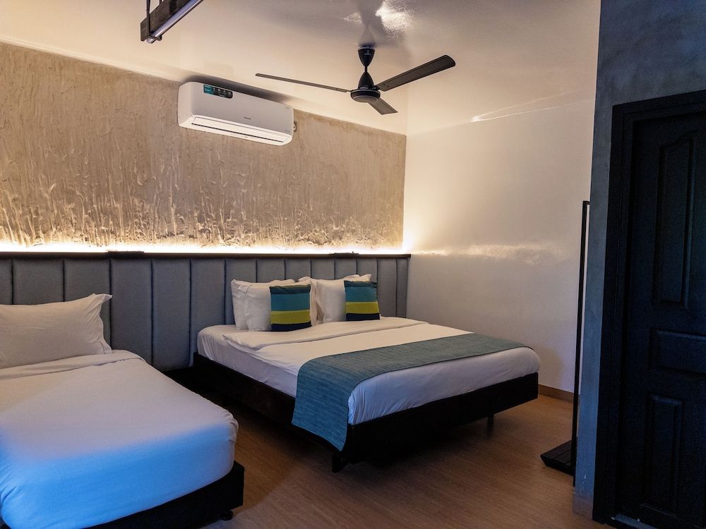 Zinnia Villa Family Double or Twin Room, Balcony, Pool View 10