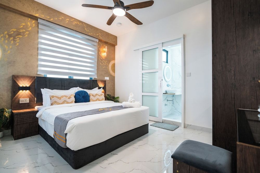 Aina Residency Beachfront Hotel Superior Apartment, Ocean View 3