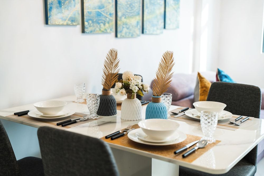 Aina Residency Beachfront Hotel Deluxe Apartment, City View 4