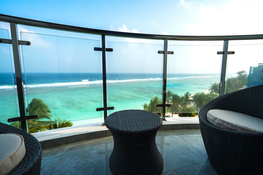 Aina Residency Beachfront Hotel Deluxe Apartment, Ocean View 15