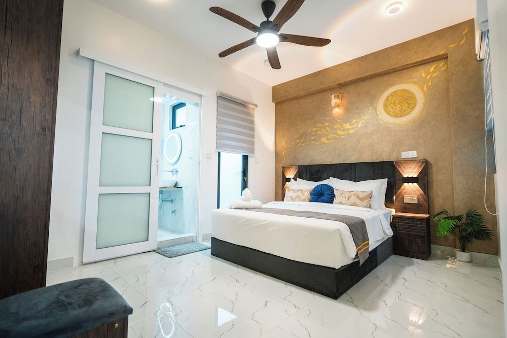 Aina Residency Beachfront Hotel Superior Apartment, Ocean View 2