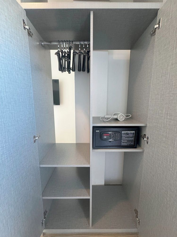 Avyanna Gulhi Beach Family Triple Room, Sea View 10