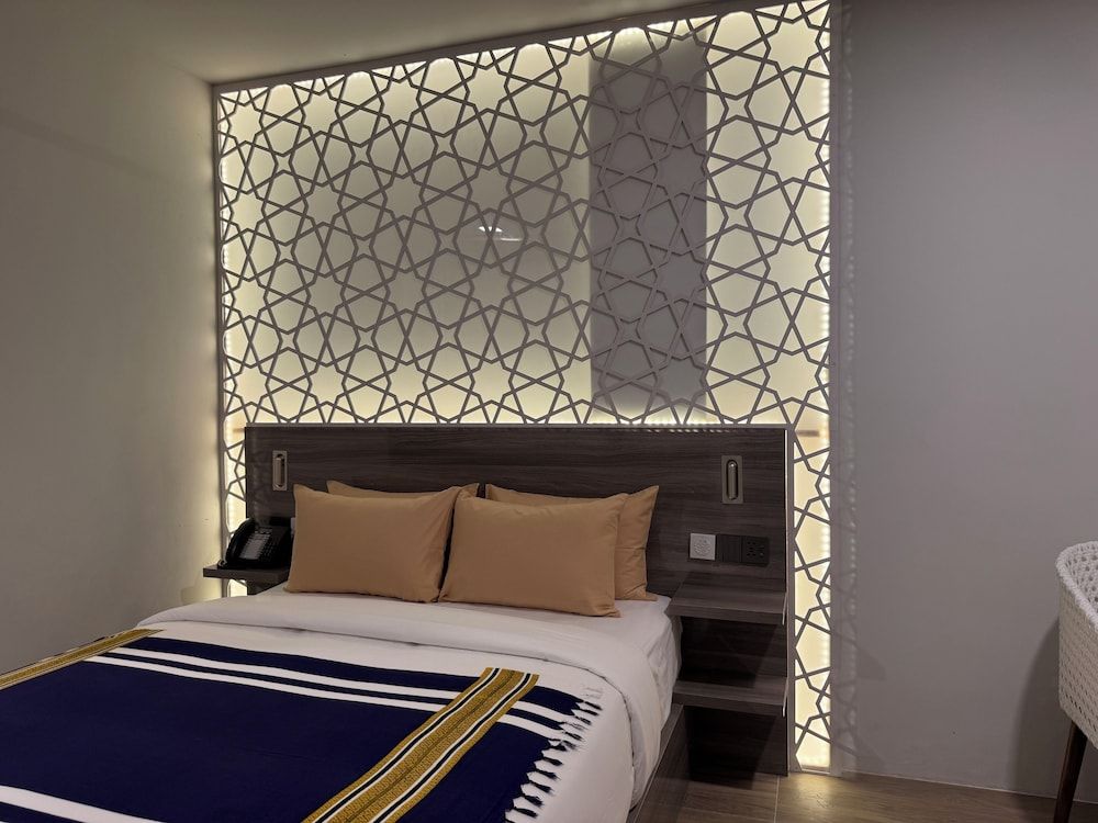 Avyanna Gulhi Beach Deluxe Twin Room, City View 5