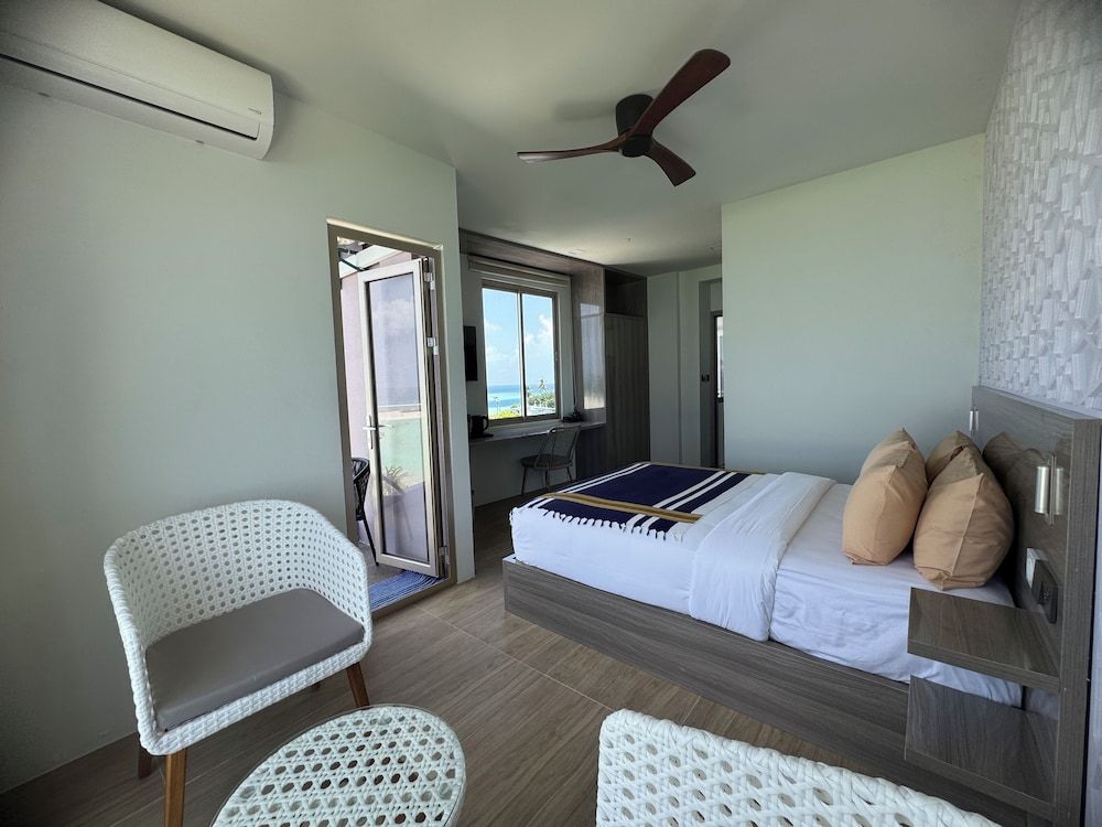 Avyanna Gulhi Beach Deluxe Twin Room, City View 13