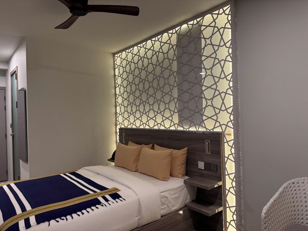 Avyanna Gulhi Beach Deluxe Double Room, City View 3