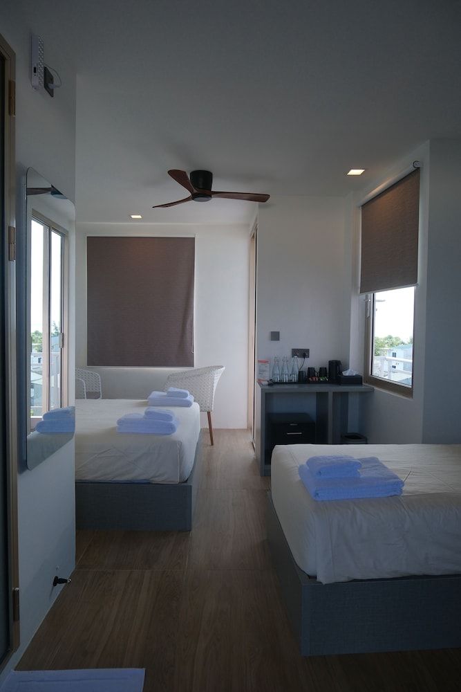 Avyanna Gulhi Beach Family Triple Room, Sea View 4