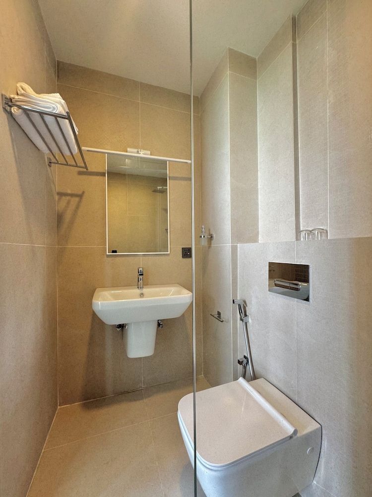 Avyanna Gulhi Beach Deluxe Twin Room, City View 15