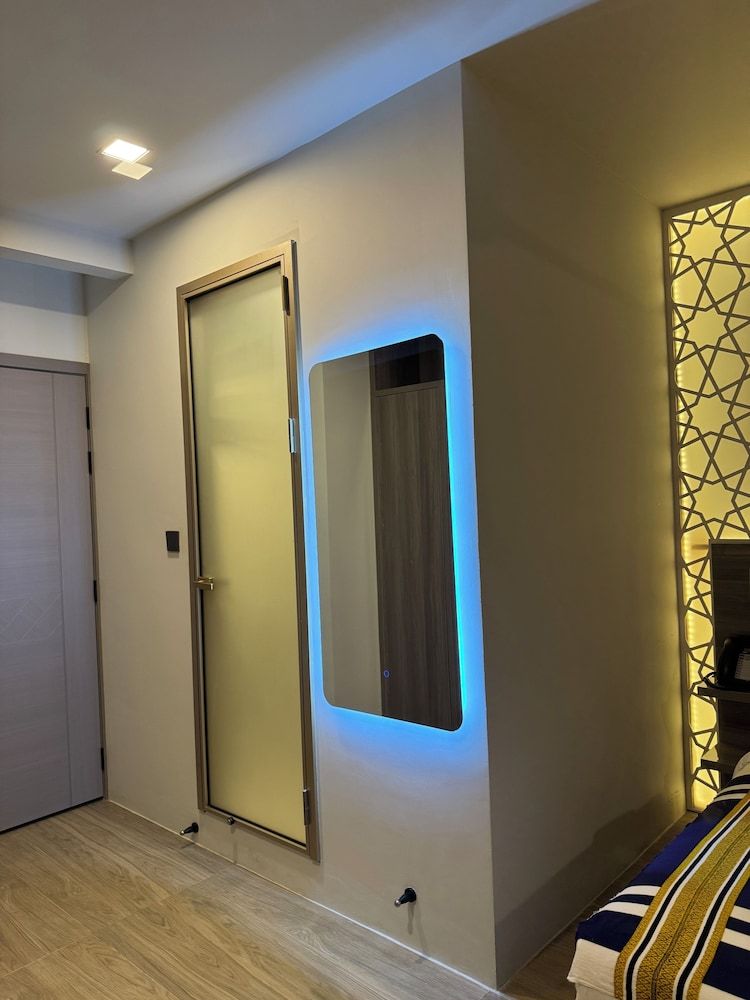 Avyanna Gulhi Beach Deluxe Twin Room, City View 9