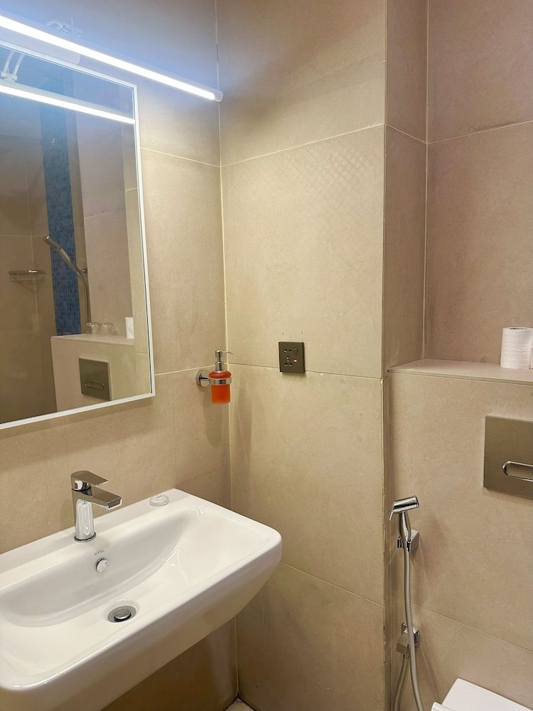 Avyanna Gulhi Beach Deluxe Double Room, City View 14