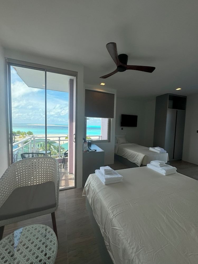 Avyanna Gulhi Beach Family Triple Room, Sea View 5