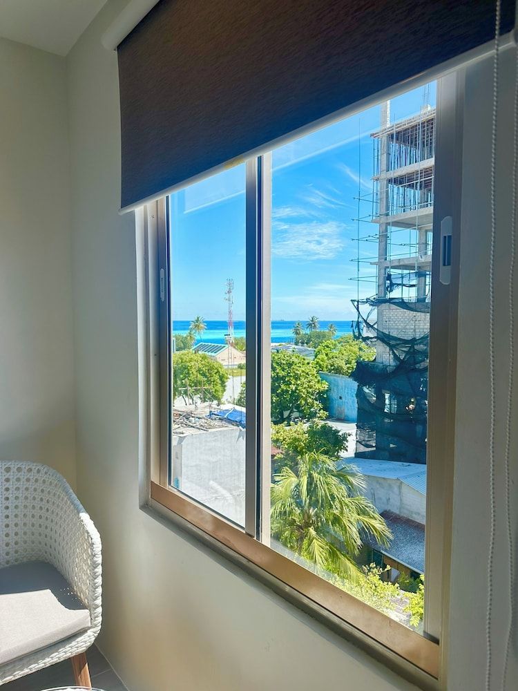 Avyanna Gulhi Beach Deluxe Double Room, City View 11