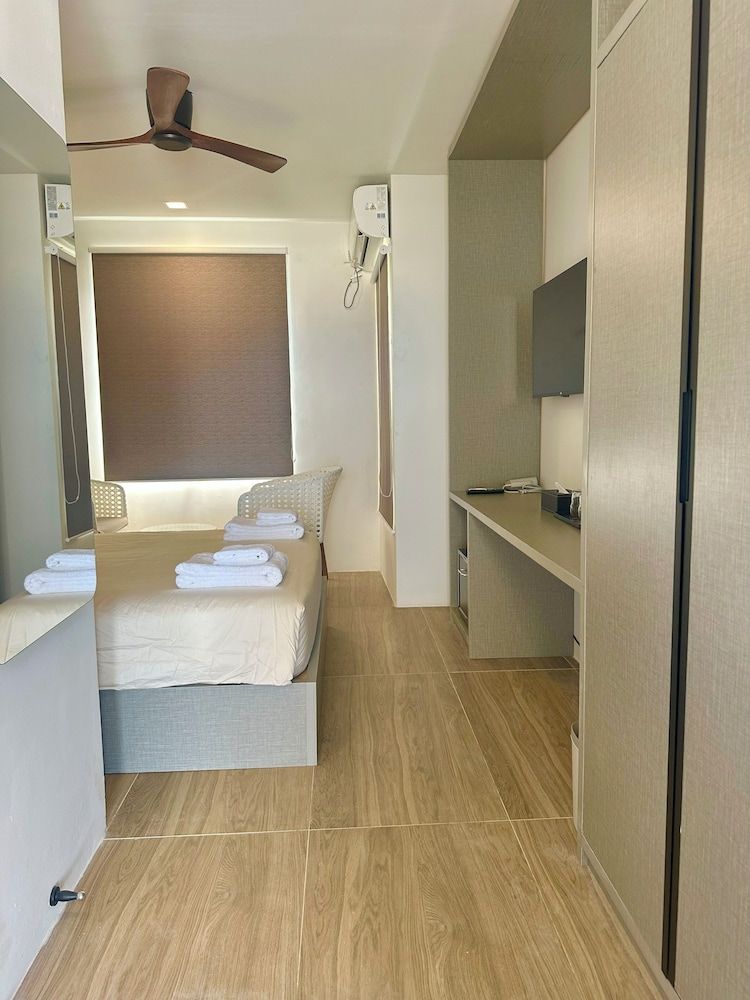 Avyanna Gulhi Beach Deluxe Double Room, City View 5