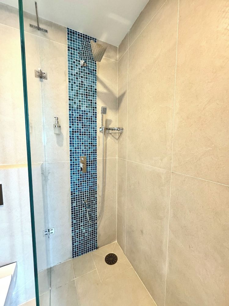 Avyanna Gulhi Beach Deluxe Twin Room, City View 17