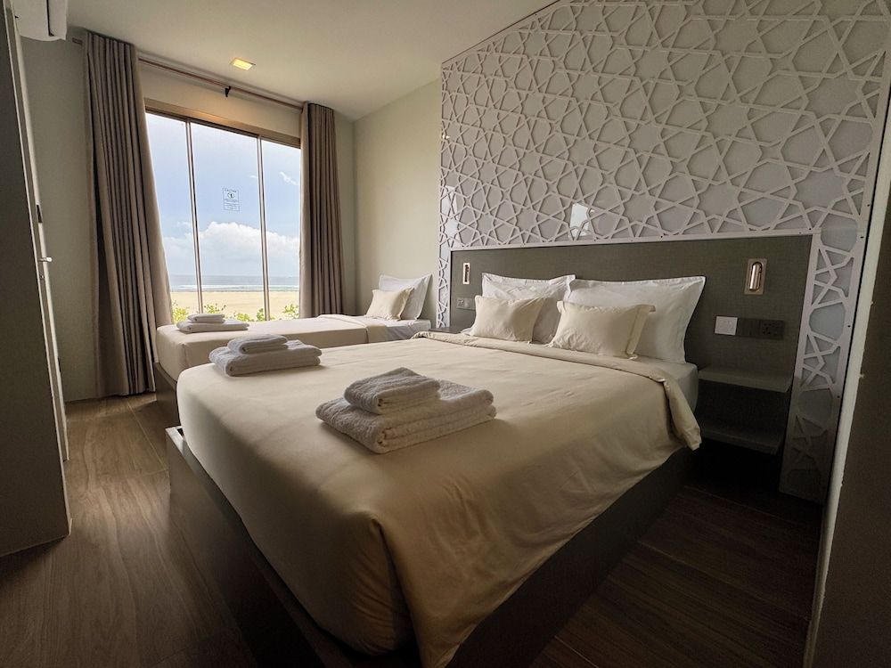 Avyanna Gulhi Beach Family Triple Room, Sea View 9