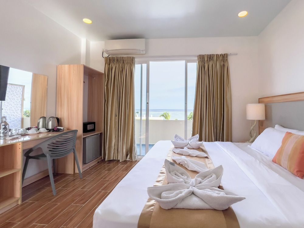 Rehendhi Villa Deluxe Double Room, Balcony, Sea View 2