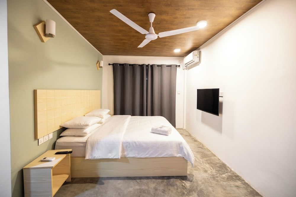 Bibee Surf Deluxe Double or Twin Room 3