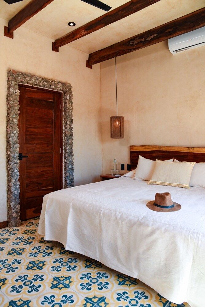 Mero Mero Hotel Romantic Room, City View 5