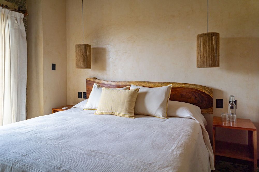 Mero Mero Hotel Romantic Room, City View 6