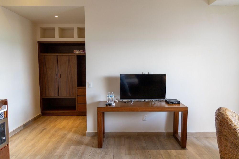 La Palma Beachfront - Self Check In Junior Double Room, Balcony 9