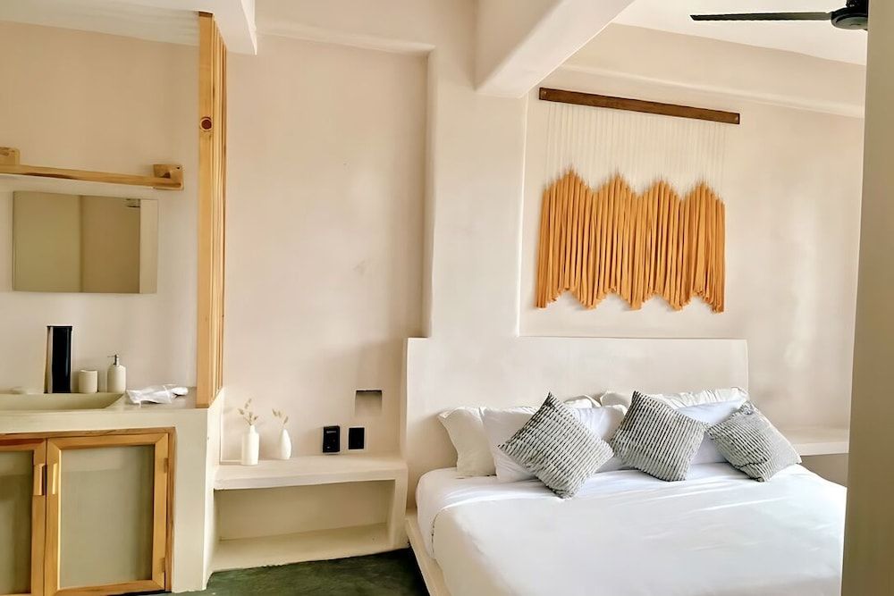 Casa Leah Puerto Escondido Premium Loft, 1 Queen Bed, Air conditioning, Partial Ocean View 3