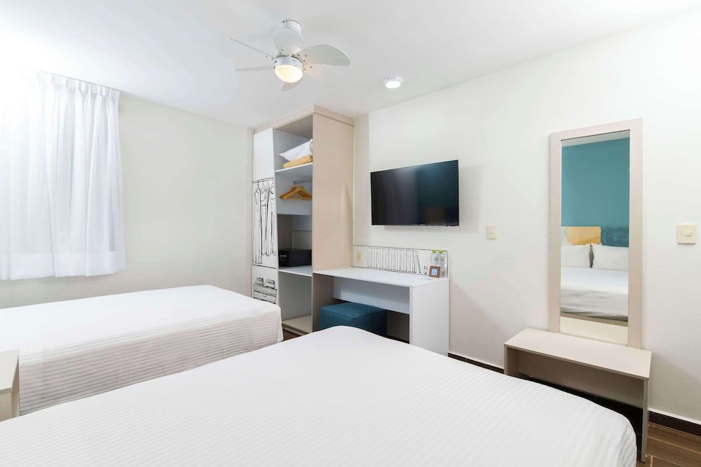 Vista Express Guadalajara Expo SureStay Collection by BW Standard Room, 2 Double Beds, Non Smoking 2