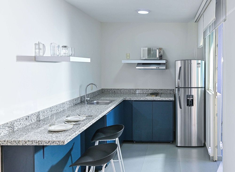 Vista Express Guadalajara Expo SureStay Collection by BW Suite, 1 King Bed, Non Smoking, Kitchenette (Living Room;with Sofabed) 3