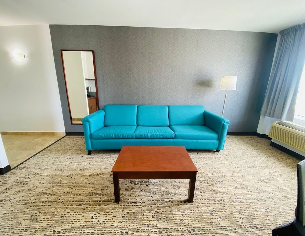 La Quinta by Wyndham Reynosa Suite, 1 King Bed, Non Smoking 12