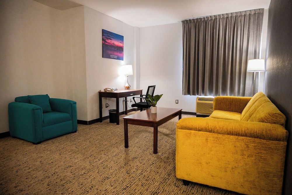 La Quinta by Wyndham Reynosa Suite, 1 King Bed, Non Smoking 8