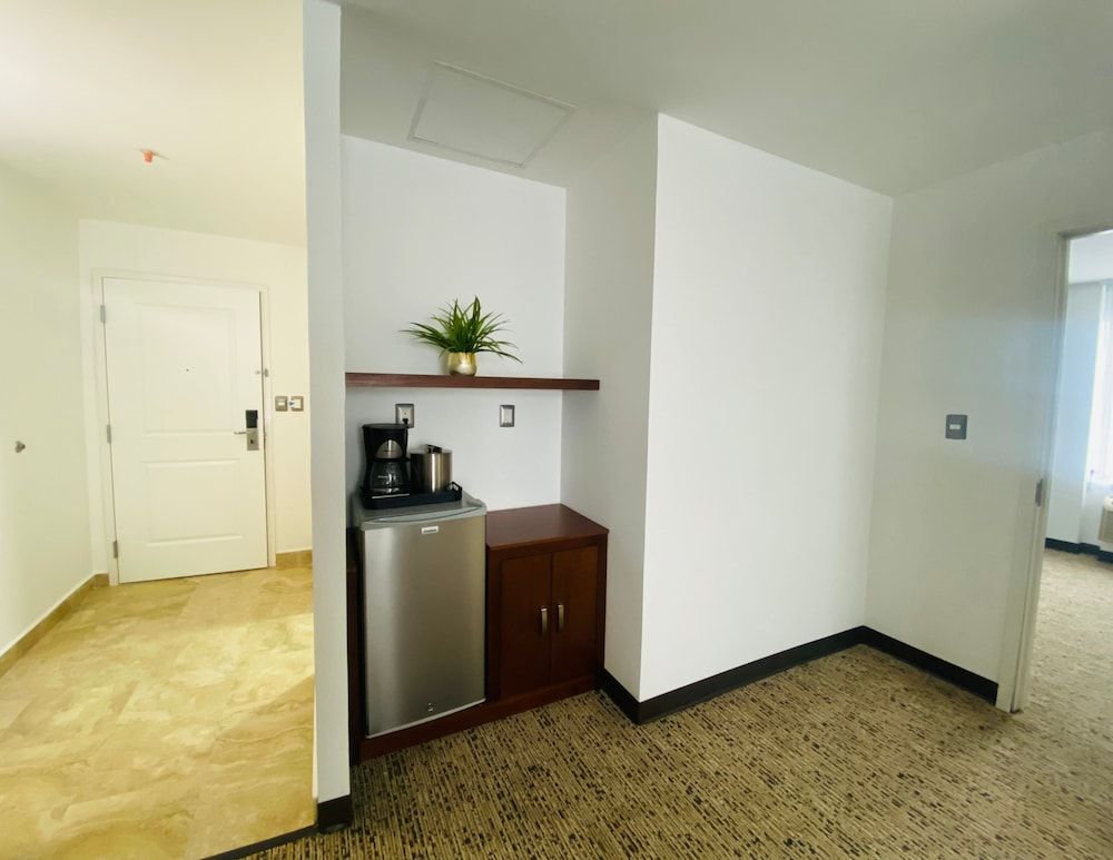 La Quinta by Wyndham Reynosa Suite, 1 King Bed, Non Smoking 13