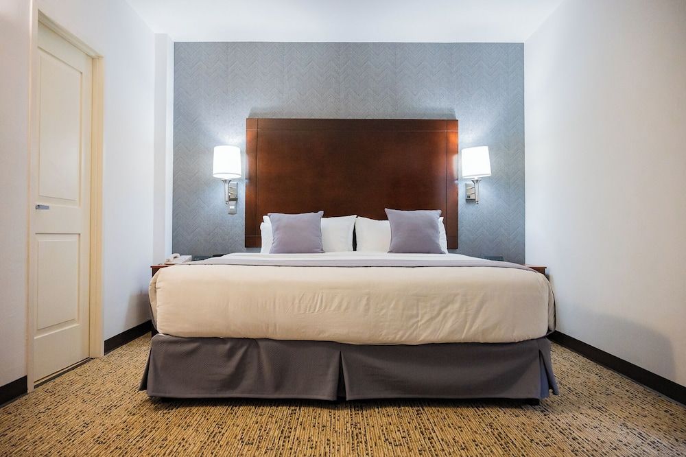 La Quinta by Wyndham Reynosa Suite, 1 King Bed, Non Smoking 9