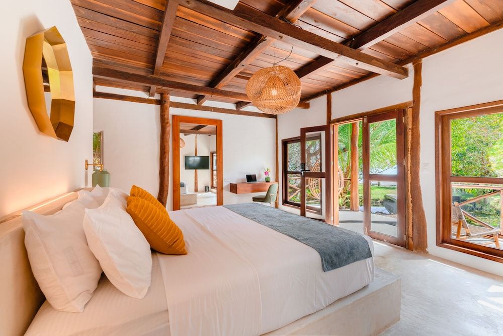 Azulea Bacalar Hotel & Spa - Lagoon Front Deluxe Room, 1 King Bed, Balcony, Lagoon View 2