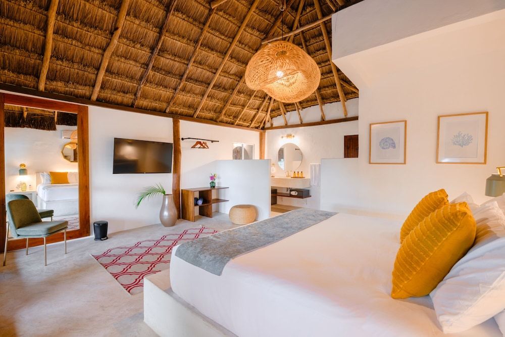 Azulea Bacalar Hotel & Spa - Lagoon Front Deluxe Room, 1 King Bed, Balcony, Lagoon View 12