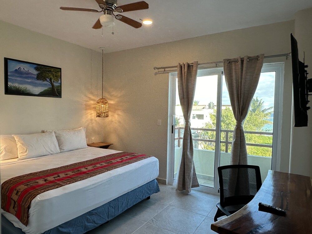 Oneiro Suites Family Single Room, 1 King Bed, Non Smoking, Ocean View 3