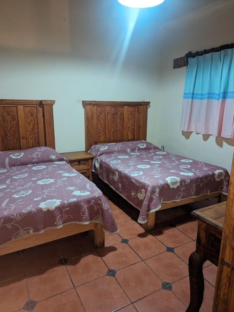 OYO Los Alcatraces Standard Room, 2 Double Beds 6