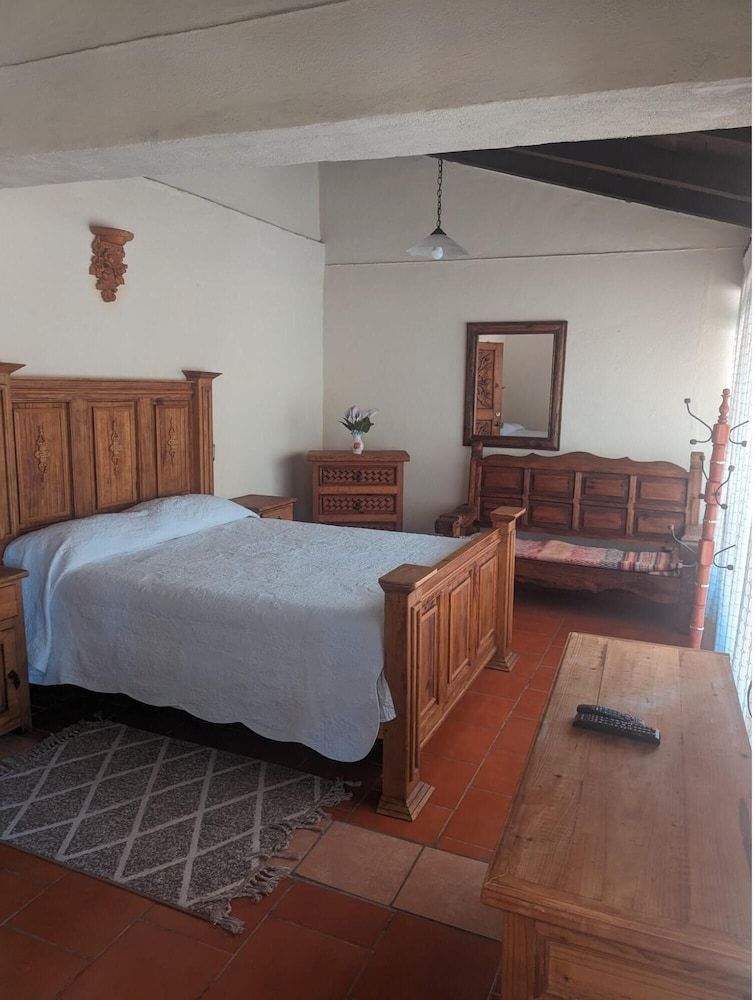 OYO Los Alcatraces Superior Room 4