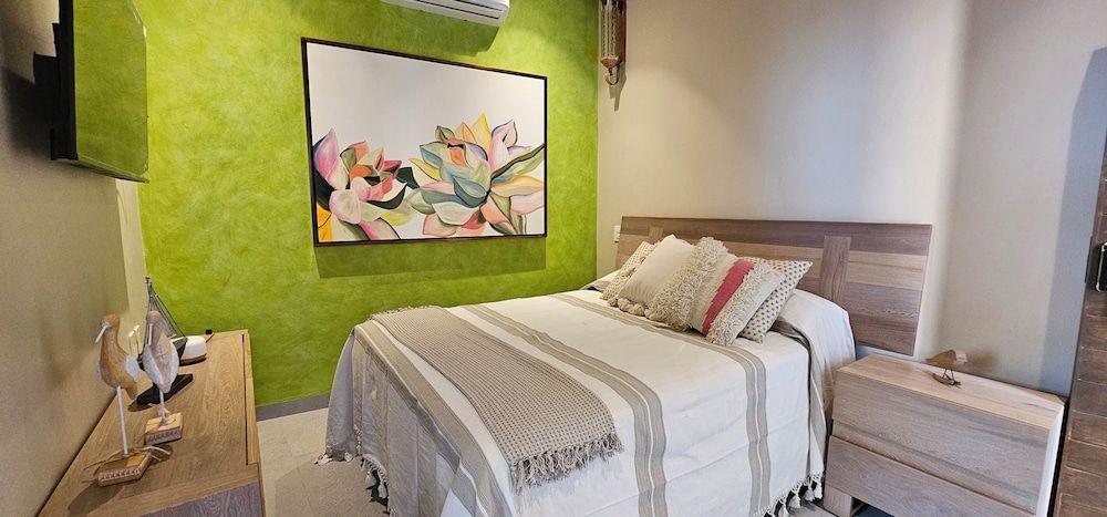 Design Single Room, Lagoon View