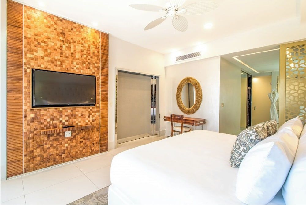 Suite, 1 King Bed with Sofa bed, Ocean View