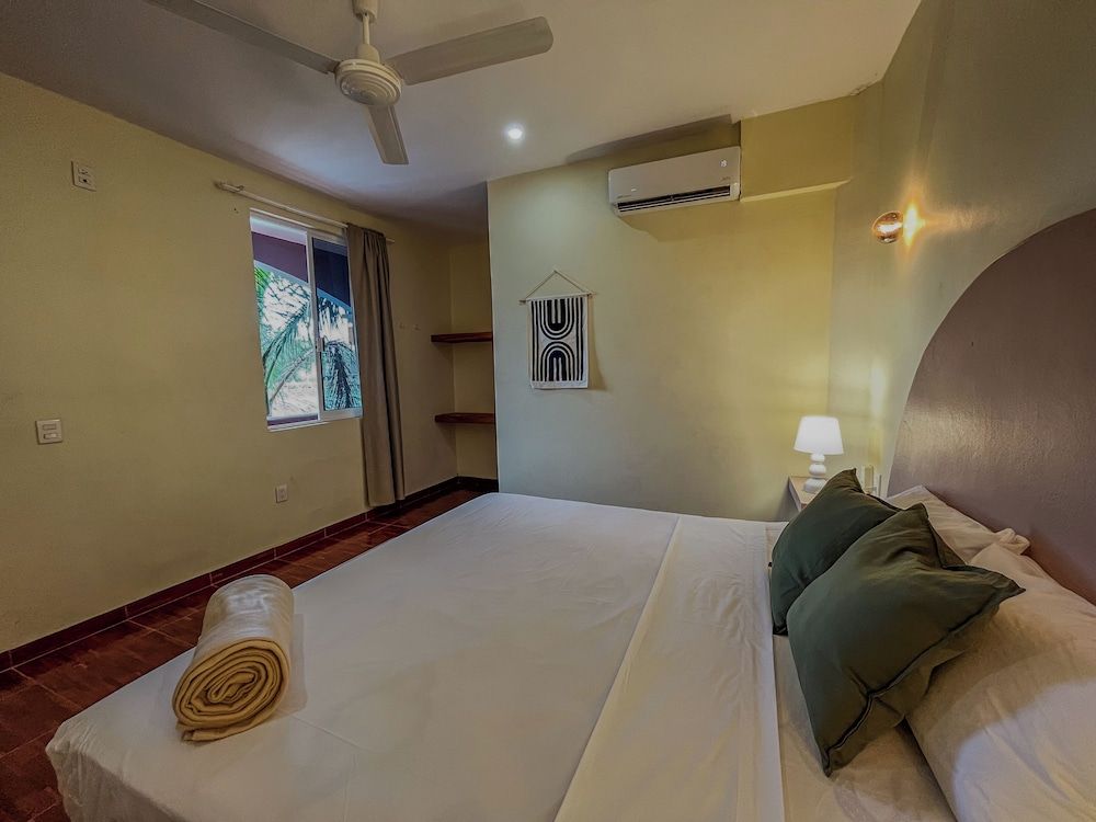 Viajero Puerto Escondido Hostel Superior Room, 1 King Bed 4
